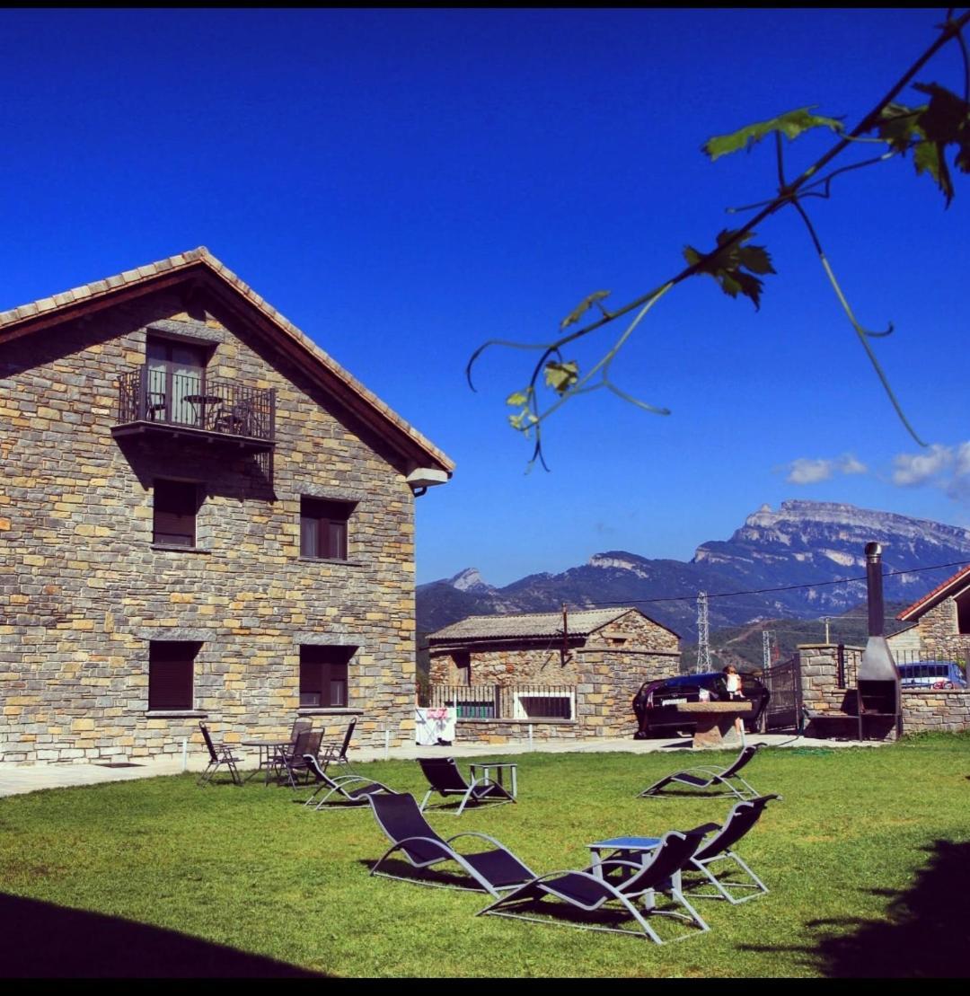 Puerta De Ordesa Garden Apartment Laspuna Exterior photo