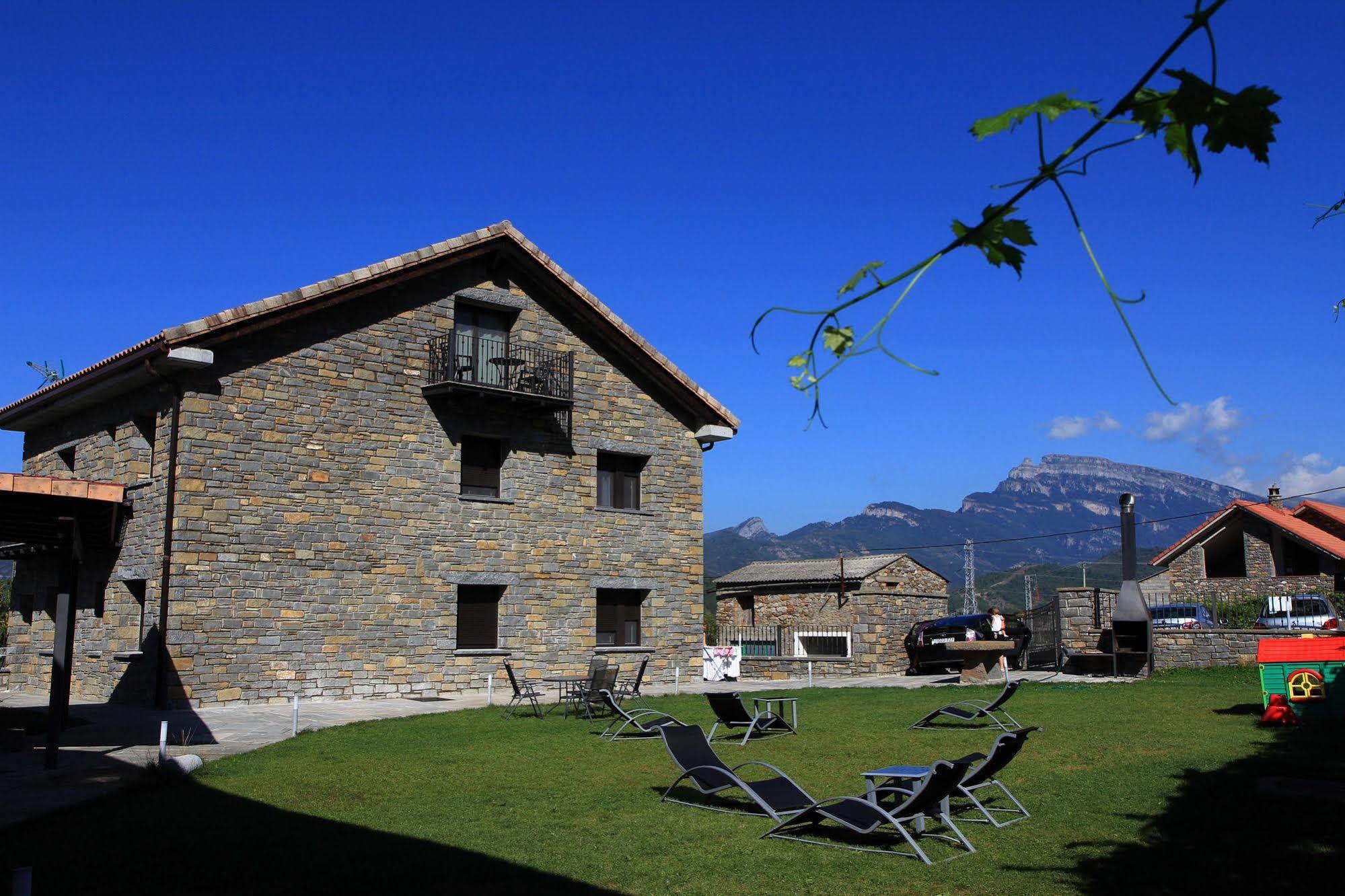 Puerta De Ordesa Garden Apartment Laspuna Exterior photo